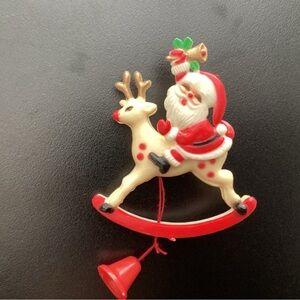 Vtg. Santa Claus pin/brooch. 1960s Made in Hong Kong. Excellent condition!